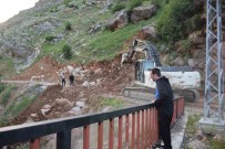 Kozluk'ta 2 Köyü Birbirine Baglayacak Yolda Çalismalar Basladi