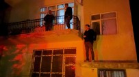 2. Katta Suçüstü Yakalanan Azili Hirsiz, Polis Ekibiyle Evde Mahsur Kaldi