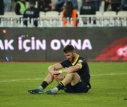 Fenerbahçeli Futbolcular Maç Sonu Üzüntü Yasadi