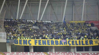 Fenerbahçeli Taraftarlar Takimini Yalniz Birakmadi