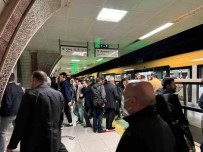 Üsküdar-Samandira Metro Hattinda Ariza Nedeniyle Seferler Aksadi