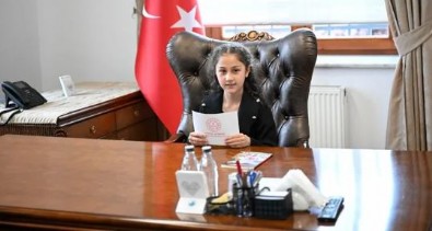 AK Partili Belediye Başkanları koltuklarını çocuklara bıraktı