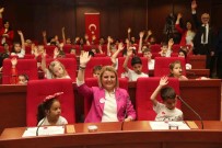 Bu Sefer Çocuklar Meclis Koltuguna Oturdu Ve Oyladiklari Önergeyi Oy Birligiyle Kabul Etti Haberi