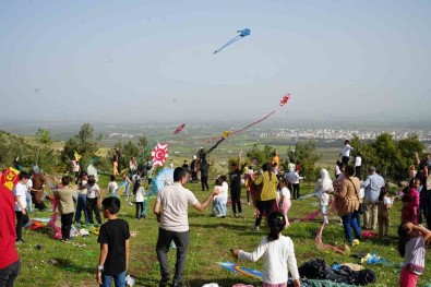 Depremzede Çocuklar Uçurtma Senligi Ile Çifte Bayram Yasadi