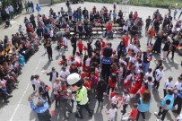 Polisler 23 Nisan'i Çocuklarla Kutladi Haberi