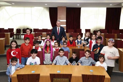 Serdivan Belediyesi Meclisi'nde Söz Hakki Çocuklarin