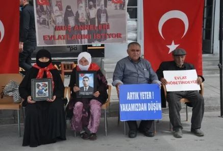 Muşlu ailelerin DEM Parti önündeki eylemi sürüyor