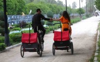 Adana'da 3 Çocuklu Çift Her Yere Bisikletle Gidiyor Haberi