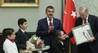 Başkan Erdoğan'a annesi Tenzile Erdoğan ile resmini hediye eden Buğlem Yılmaz konuştu: Çok mutlu oldu