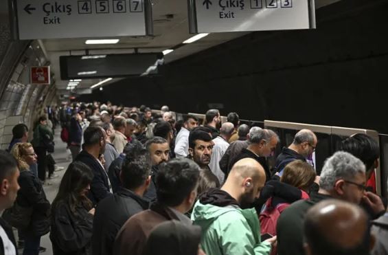 İstanbul'da halk isyan etti! CHP'li İBB'de 50 saatlik soruna çözüm yok