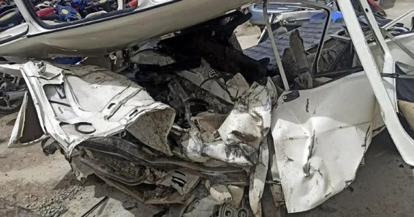 Manisa Alaşehir'de feci kaza: TIR'la çarpıştı kurtarılamadı!