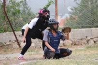 Fethiye'de Softbol Türkiye Sampiyonasi Basladi