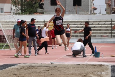 Karaman'da Baslayan Atletizm Grup Yarismalarina 14 Ilden 425 Sporcu Katiliyor