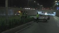 Kayseri'de Otomobil Tramvay Yolunu Girdi Açiklamasi 2 Yarali