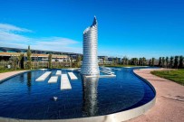 1.5 Ton Alüminyum Atikla Ortaya Çikarilan 'Uçmak Her Çocugun Hayalidir' Eseri IGA Istanbul Havalimani'nda