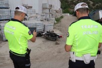 Amasya'da Motosiklet Fayans Dolu Palete Çarpti Açiklamasi 2 Yarali