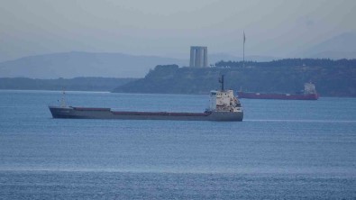 Çanakkale Bogazi'nda Makine Dairesinde Yangin Çikan Gemi Karanlik Liman'a Demirletildi