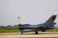 F-16'Lar, Pilotlarin Kumandasinda Vatani Koruyor