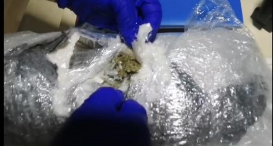 Naftalinle Kaplanmis Paketten Esrar Çikti