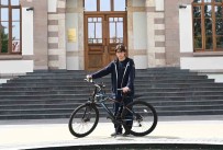 Örnek Davranisiyla Begeni Toplayan Liseli Gence Baskan Altay'dan Bisiklet
