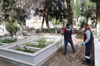 Yalova Belediyesi'nden Mezarliklarda Temizlik Çalismasi