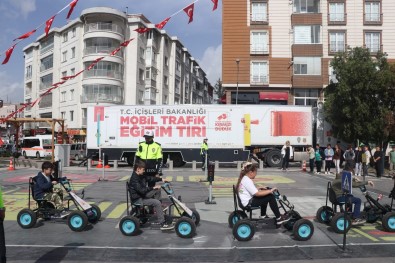 Bozüyük'te 'Mobil Trafik Egitim Tiri'nda Ögrencilere Egitim Verildi