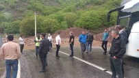 Tunceli-Erzincan Karayolunda Heyelan Açiklamasi Yol Araç Trafigine Kapandi