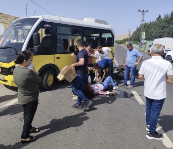 Mardin'de Minibüs Ile Motosiklet Çarpisti Açiklamasi 3 Yarali