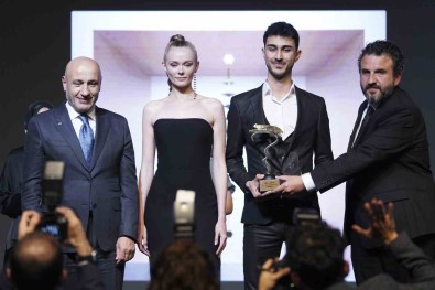 Mücevher'den Ödül Çikti