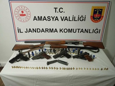 Amasya'da Gazinoya Operasyonda 6 Ruhsatsiz Silah Ele Geçirildi Açiklamasi 6 Gözalti