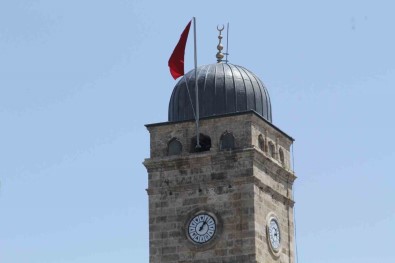 Antalya'da Saat Kulesi'ne Dikilen Bayraga Yapilan Itiraza Vali Sahin Son Noktayi Koydu