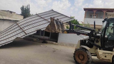 Gaziantep'te Etkili Olan Rüzgar Bir Evin Çatisini Uçurdu