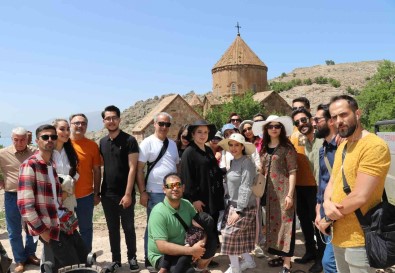 Iranli Turizmciler Akdamar Adasi'na Hayran Kaldi
