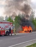 Kütahya'da Seyir Halindeki Otomobil Alev Alev Yandi