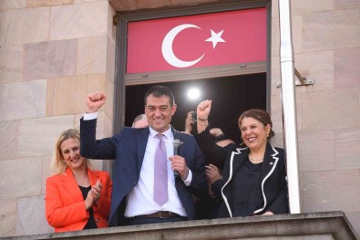 Giresun Belediyesi'nde Devir Teslim Töreni Yapildi