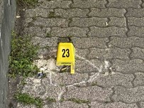 Küçükçekmece'de Uzun Namlulu Silahlarla Otele Saldiri Açiklamasi Kursunlar Yoldan Geçen Metrobüse Isabet Etti