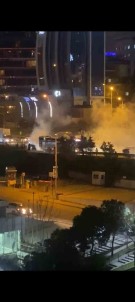Maltepe'de Seyir Halindeki Otobüsten Dumanlar Yükseldi