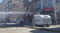 Van'da Izinsiz Gösterilere Polis Müdahale Ediyor Haberi