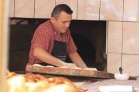 Usta Olarak Basladigi Firinin Sahibi Oldu, 40 Yildir Simit Satiyor