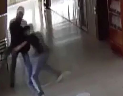 Öğrenciden öğretmene pusu: Bacağından bıçakladı