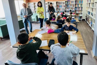 Çildir Anaokulu Ögrencileri Kütüphaneyi Gezdi