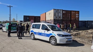 Edirne'de Konteynerde 10 Kaçak Göçmen Yakalandi