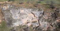Tunceli'de Kaya Düsme Tehlikesi Bulunan Mevkide Inceleme Yapildi