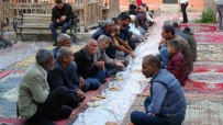 Diyarbakir'da Yüzlerce Medrese Talebesi Iftarda Bulustu