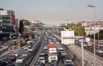Istanbul'da Bayram Trafigi Basladi