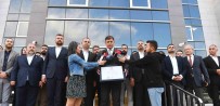 Izmir Büyüksehir Belediye Baskani Cemil Tugay Mazbatasini Aldi