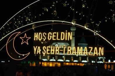 Konya'da Kadir Gecesi Coskusu