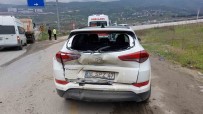 Samsun'da Kamyon Otomobile Arkadan Çarpti Açiklamasi 2 Yarali Haberi