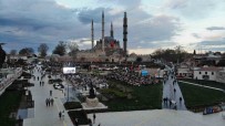 Selimiye Camii Gölgesinde 5 Bin Kisi Iftar Yapti Haberi