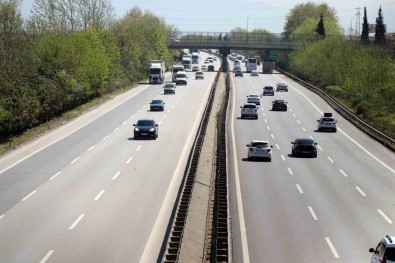 Anadolu Otoyolu Sakarya Geçisinde Akici Bayram Trafigi